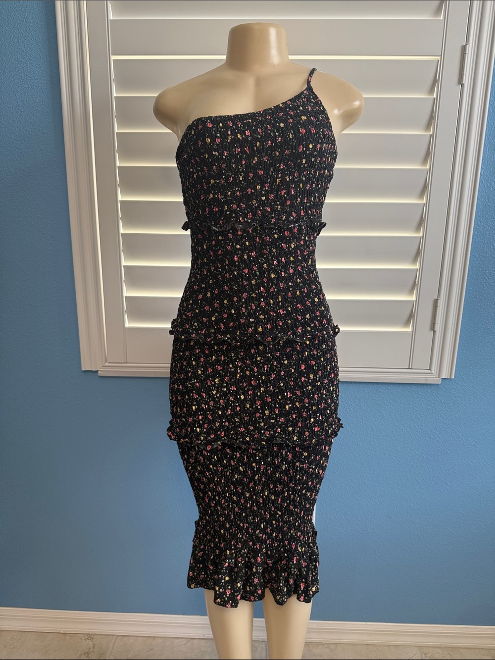 Got a date in this dress… TWICE! Show off them curves girl 😎